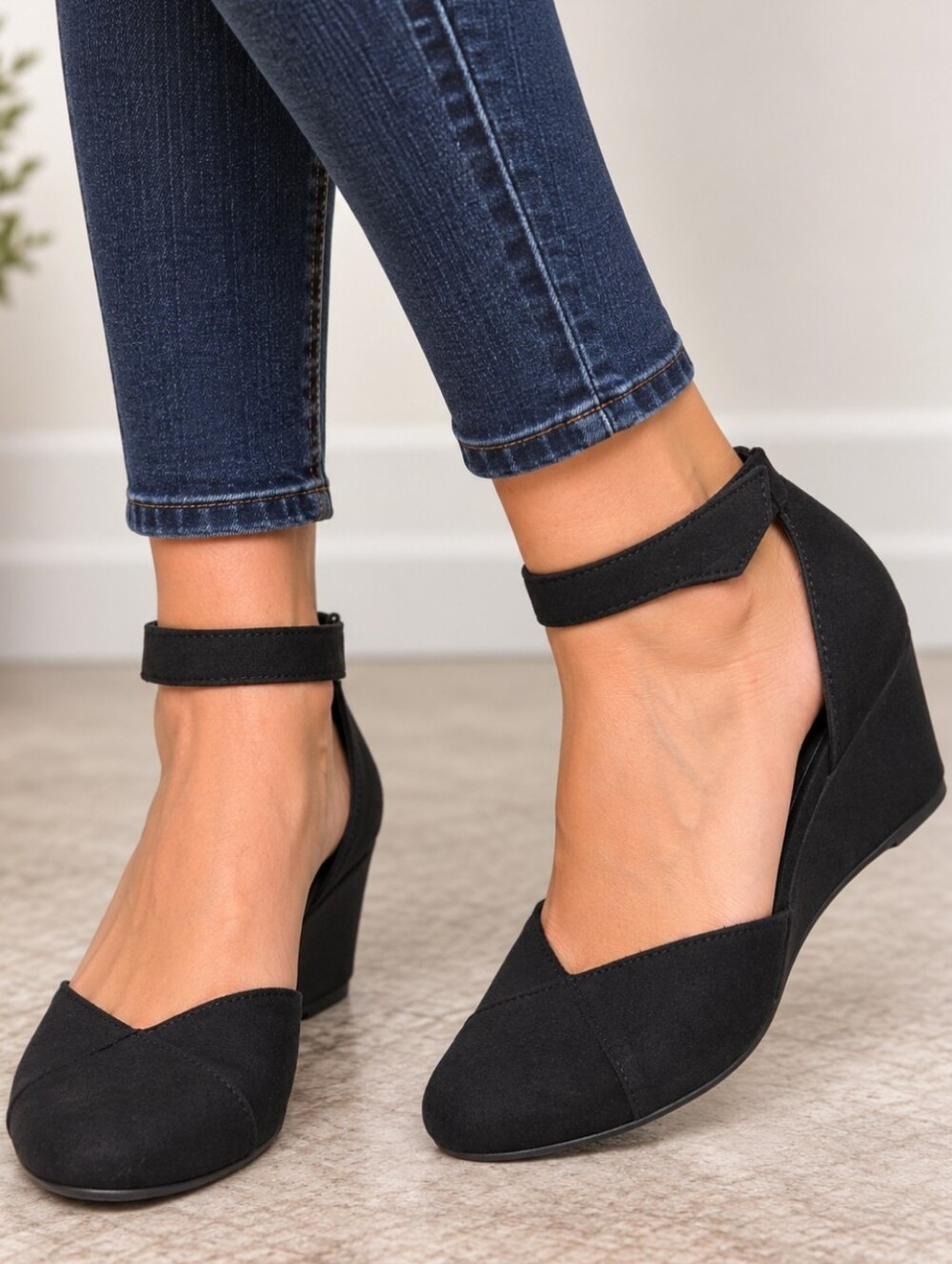 Daisy Fuentes NEW Terrace 90s Feminine Minimalist Ankle Strap Wedge Pumps 9M